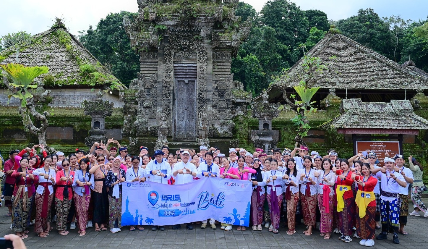 Komunitas jelajah budaya mengunjungi desa adat Indonesia untuk melestarikan tradisi lokal