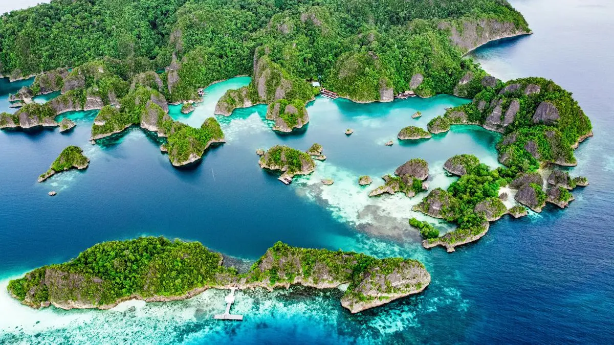 Pulau dan terumbu karang eksotis di Raja Ampat