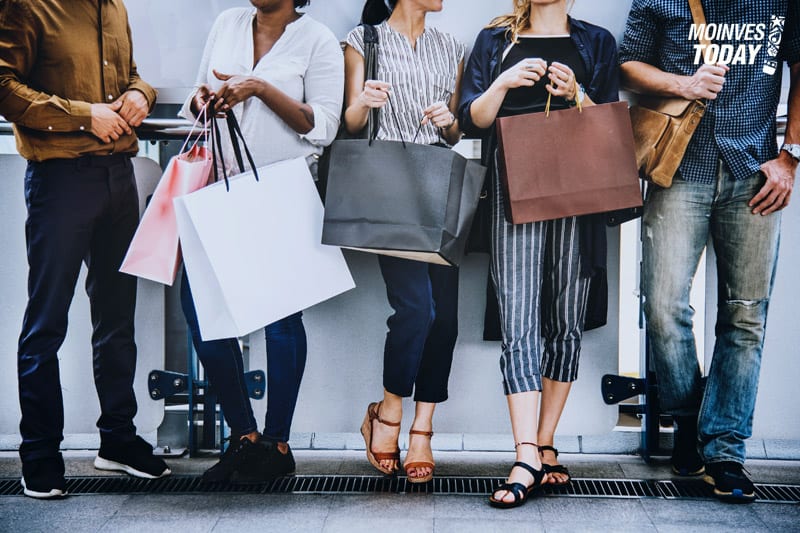 Ilustrasi kelas menengah Indonesia dengan gaya hidup digital di tahun 2025