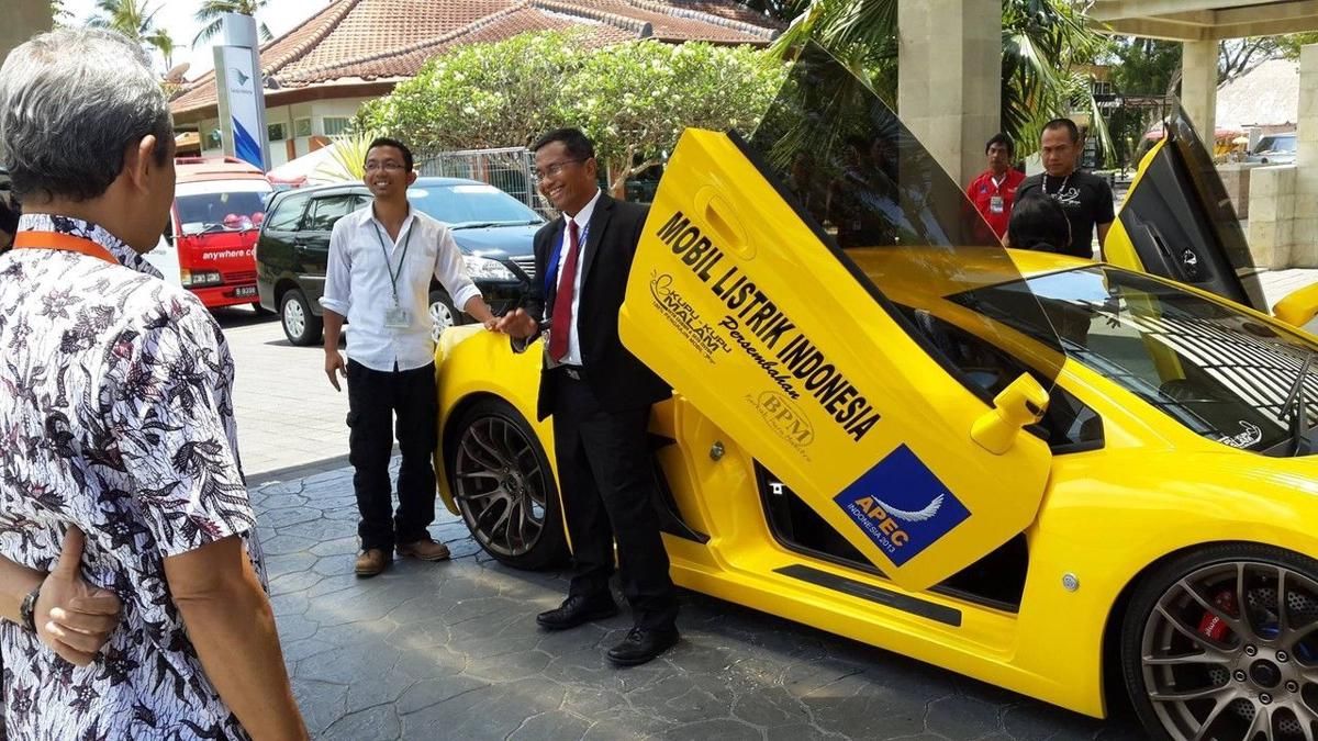 Purwarupa mobil listrik Selo, karya anak bangsa Indonesia, desain futuristik.