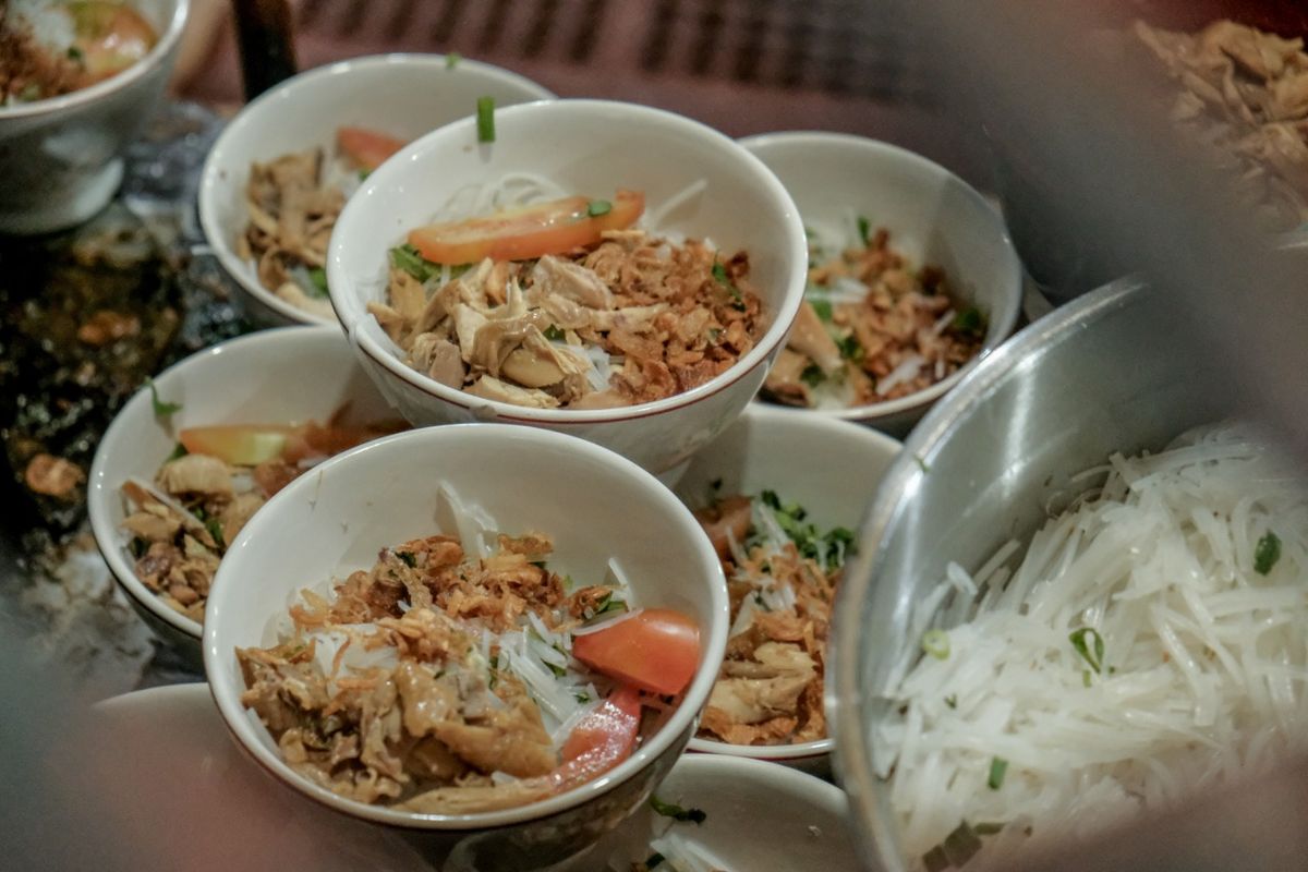 Netizen Promosikan UMKM Kuliner Netizen membagikan foto makanan UMKM lokal di media sosial