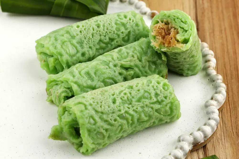 kue-dadar-gulung-tanpa-telur-siap-saji.jpg Kue dadar gulung tanpa telur dengan isian kelapa manis