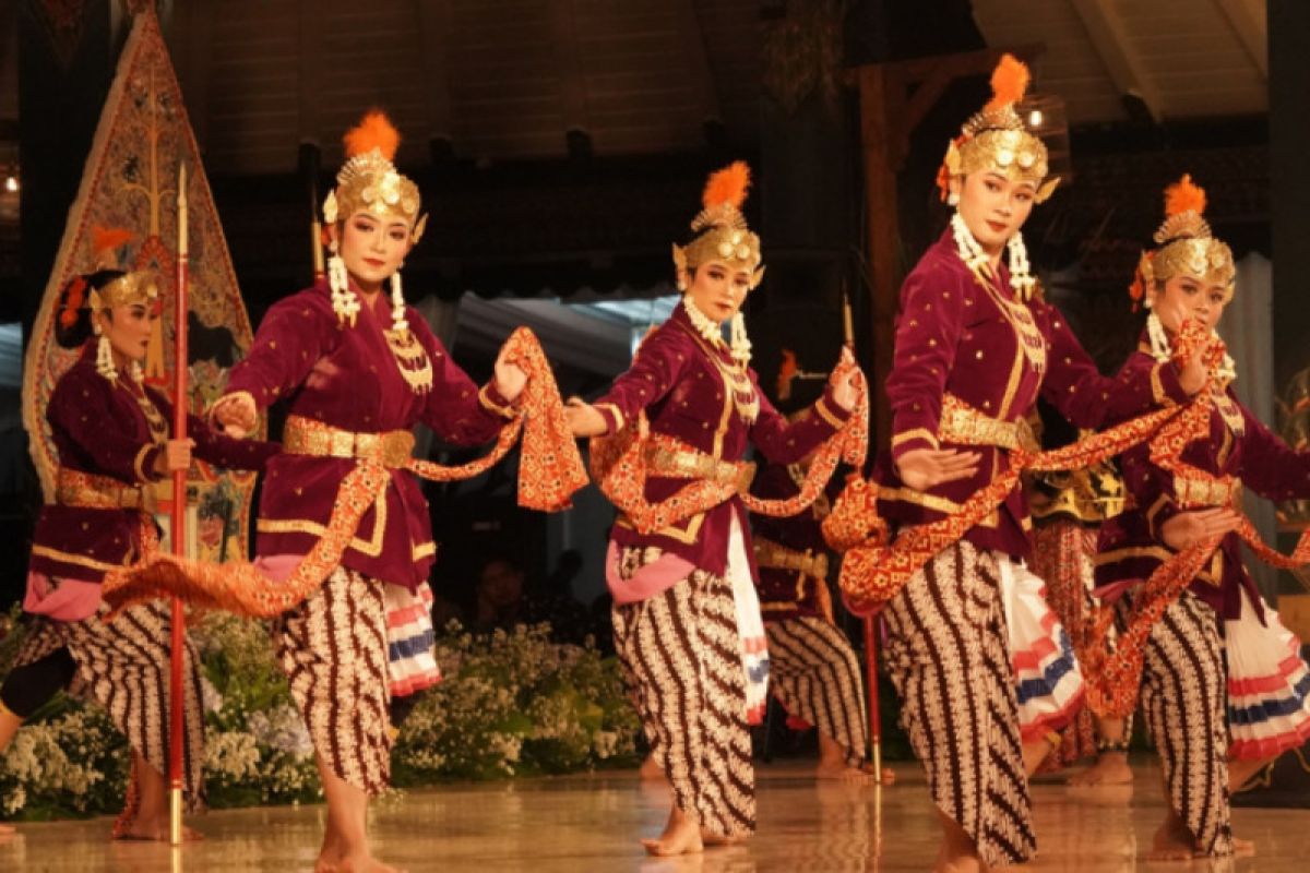 Generasi Muda Membawa Tradisi Bantul Generasi muda ikut serta melestarikan budaya tradisional Bantul dengan tarian dan kesenian lokal