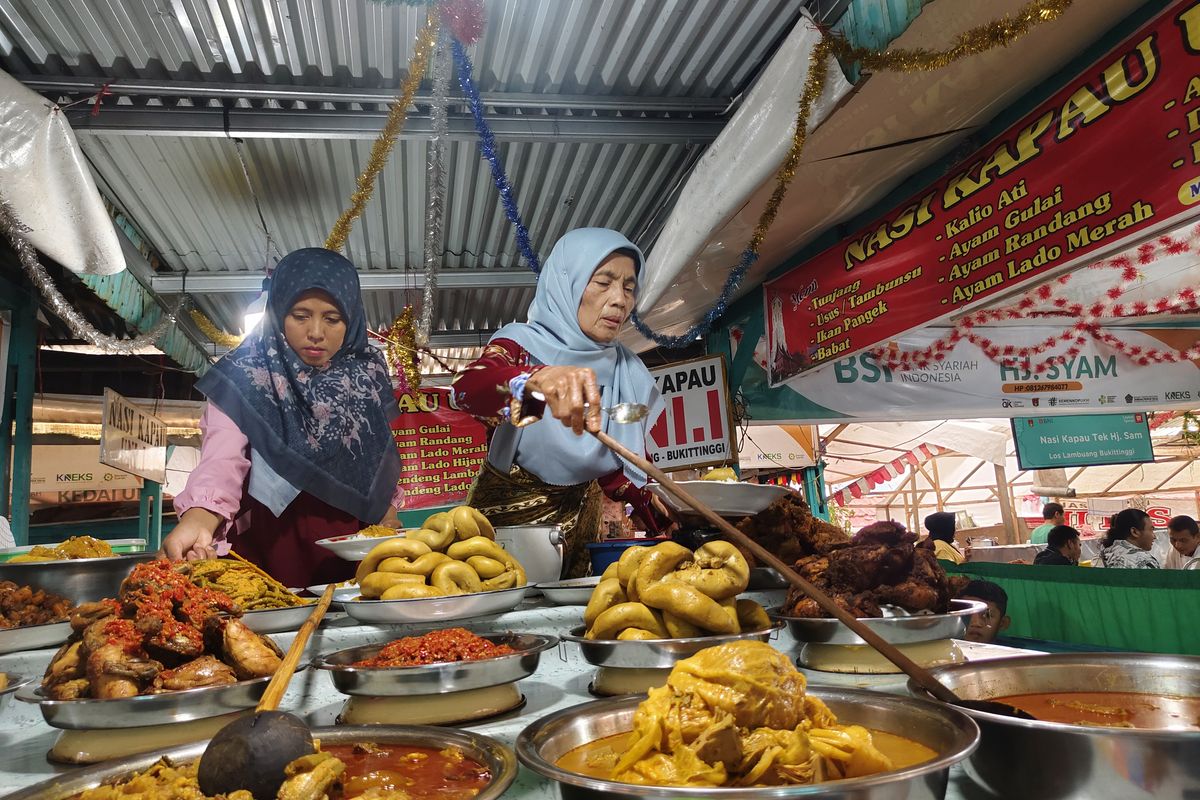 Los Lambuang Bukittinggi – Surga Wisata Kuliner Minangkabau Wisata kuliner Los Lambuang Bukittinggi dengan berbagai makanan khas Minangkabau