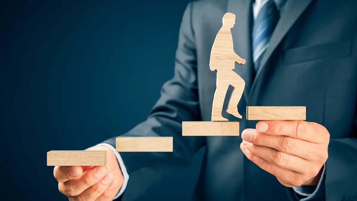 Perbandingan metode pengembangan karir tradisional dan modern di dunia profesional