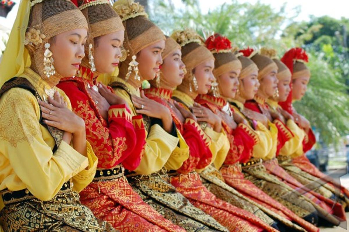 Pertunjukan Tari Tradisional Indonesia di Harbin Tari Pendet Bali tampil memukau di Harbin, Tiongkok memperkenalkan seni tradisional Indonesia