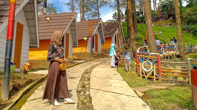 Pura Mangkunegaran Solo Tempat Wisata Hits dan Instagramable Pura Mangkunegaran Solo sebagai tempat wisata hits dengan arsitektur Jawa klasik yang instagramable.