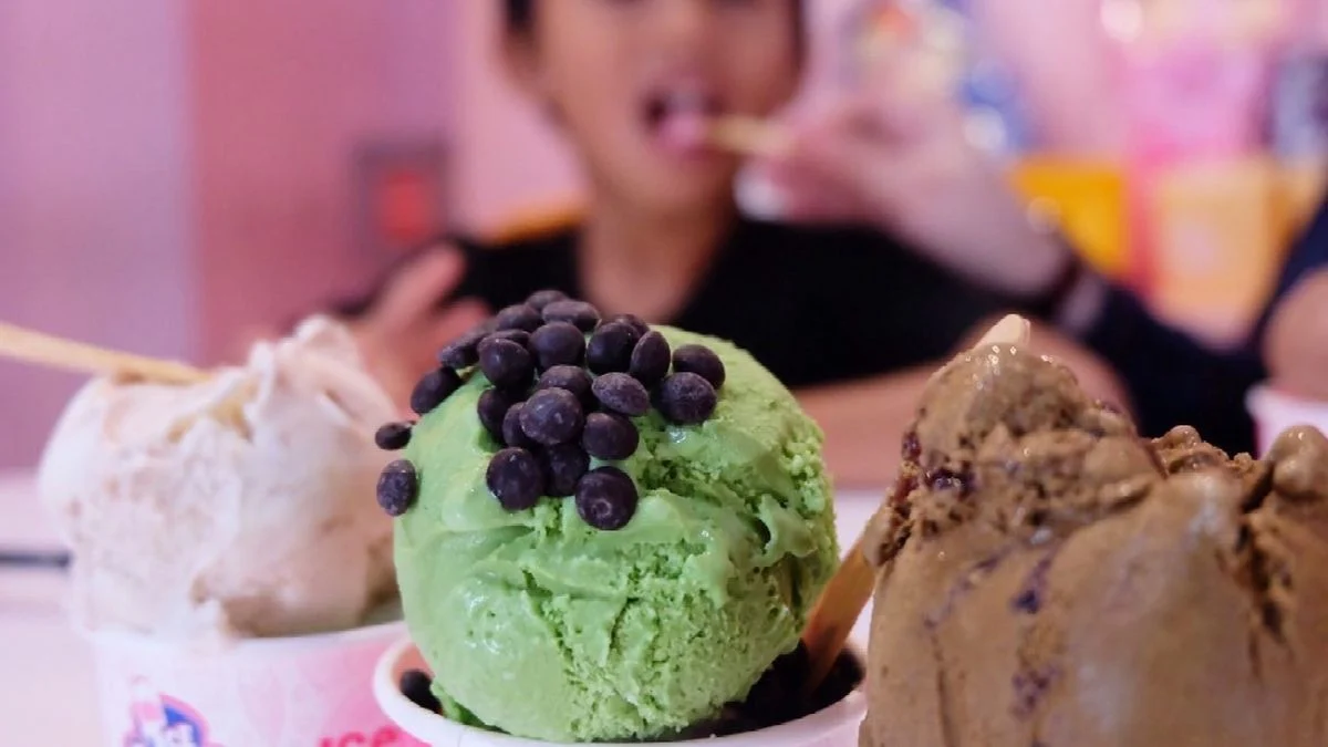 Es Cendol Jakarta dengan gula merah dan santan kental