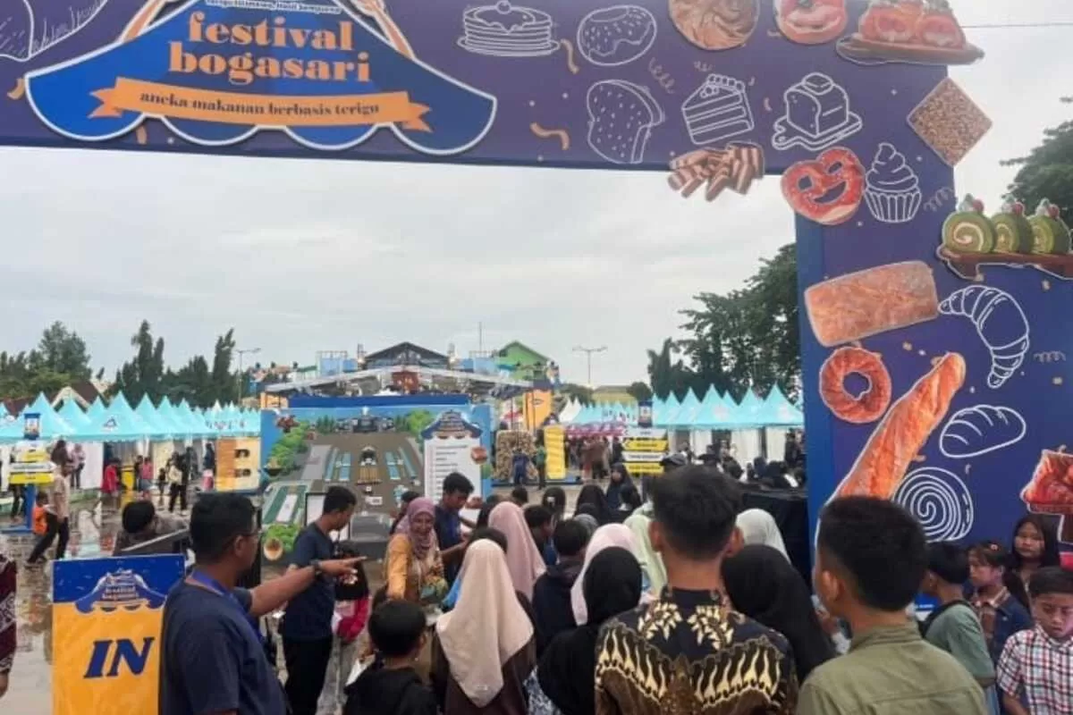 Suasana Festival Kuliner Jember 2026 ramai pengunjung dan stan UMKM