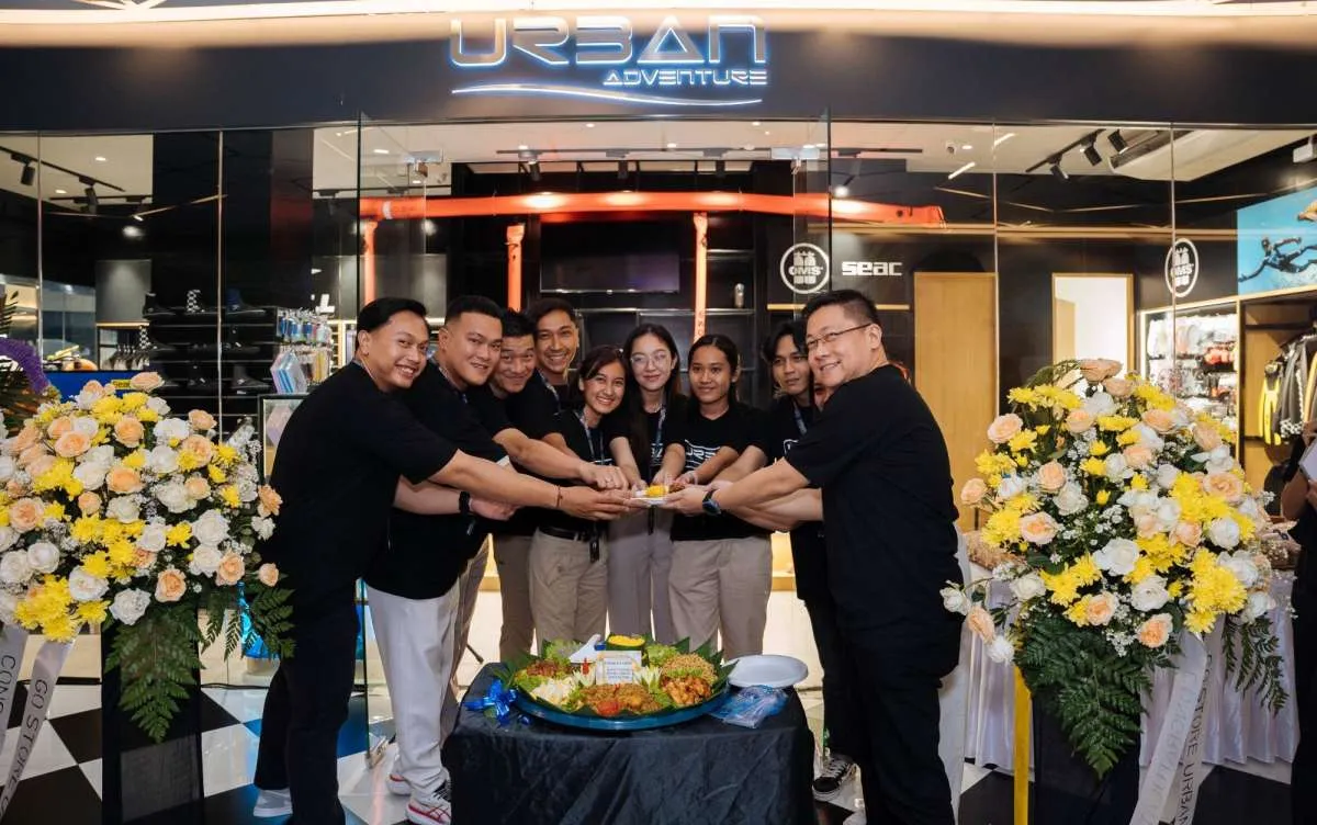 Interior modern gerai Urban Adventure Erajaya Active Lifestyle di Jakarta dengan area interaktif dan spot Instagramable