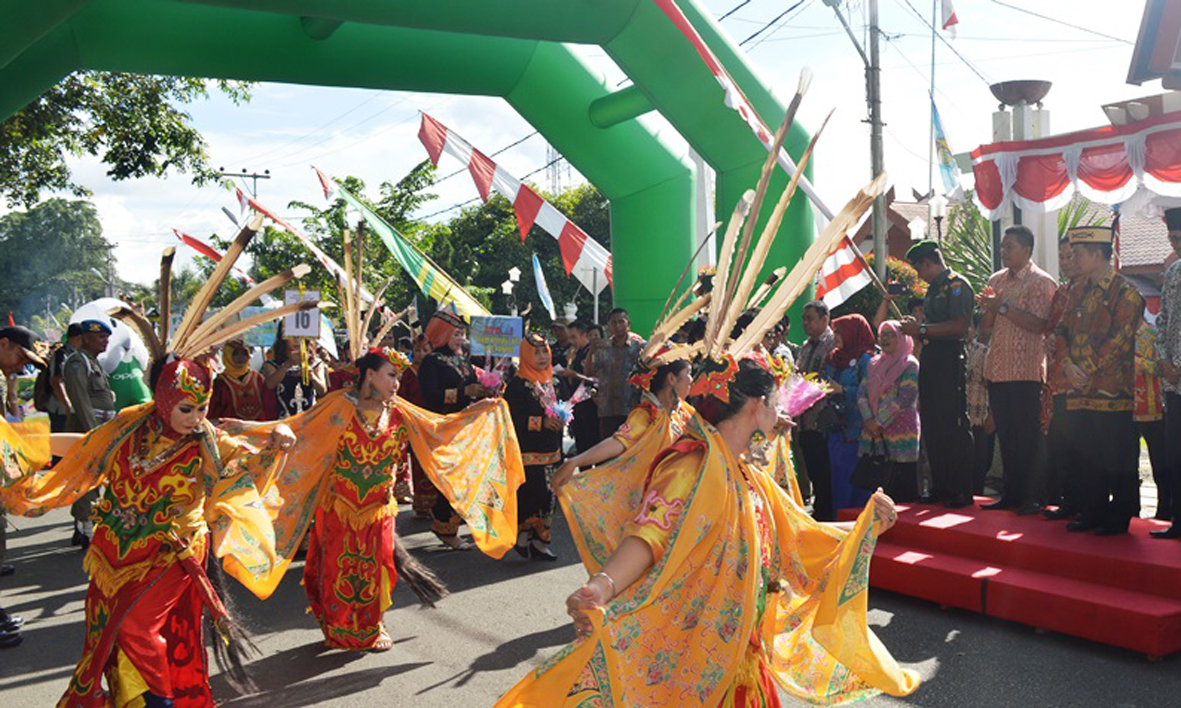 Multimedia Center Kalimantan Tengah Tampak Depan Gedung Multimedia Center Provinsi Kalimantan Tengah dengan arsitektur modern dan budaya lokal