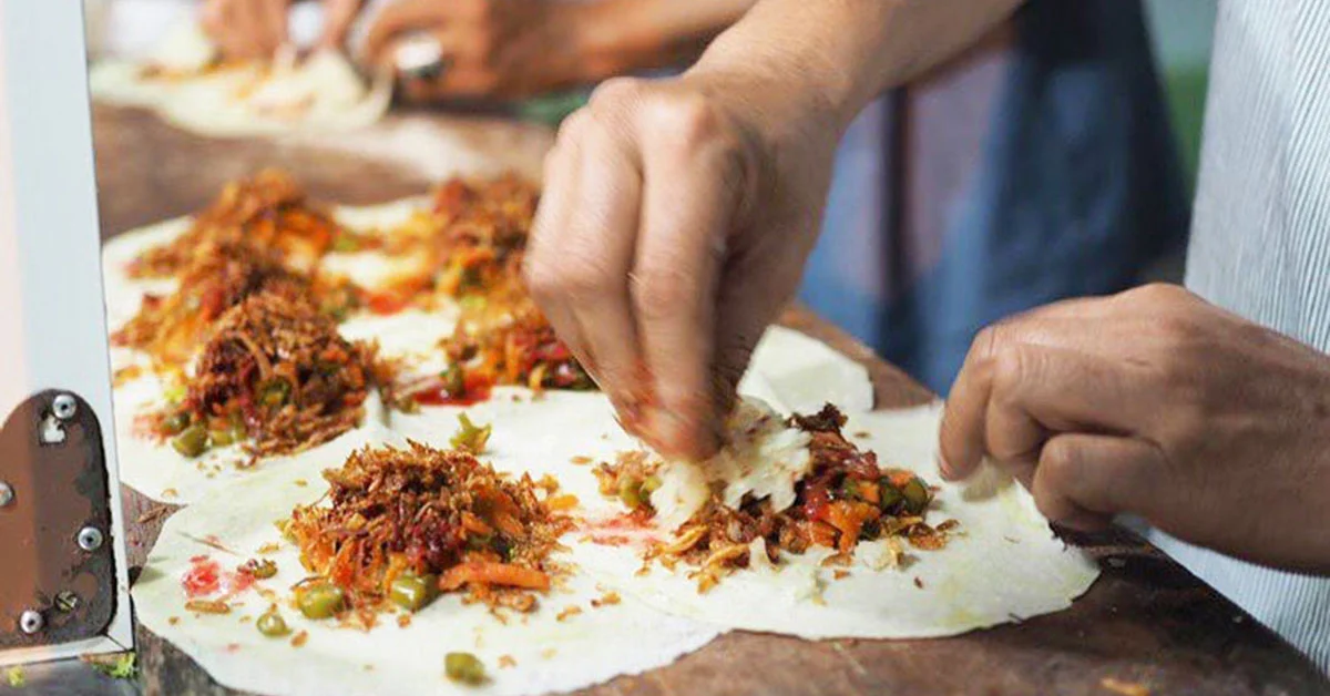 kuliner murah di Medan soto medan dan lontong khas