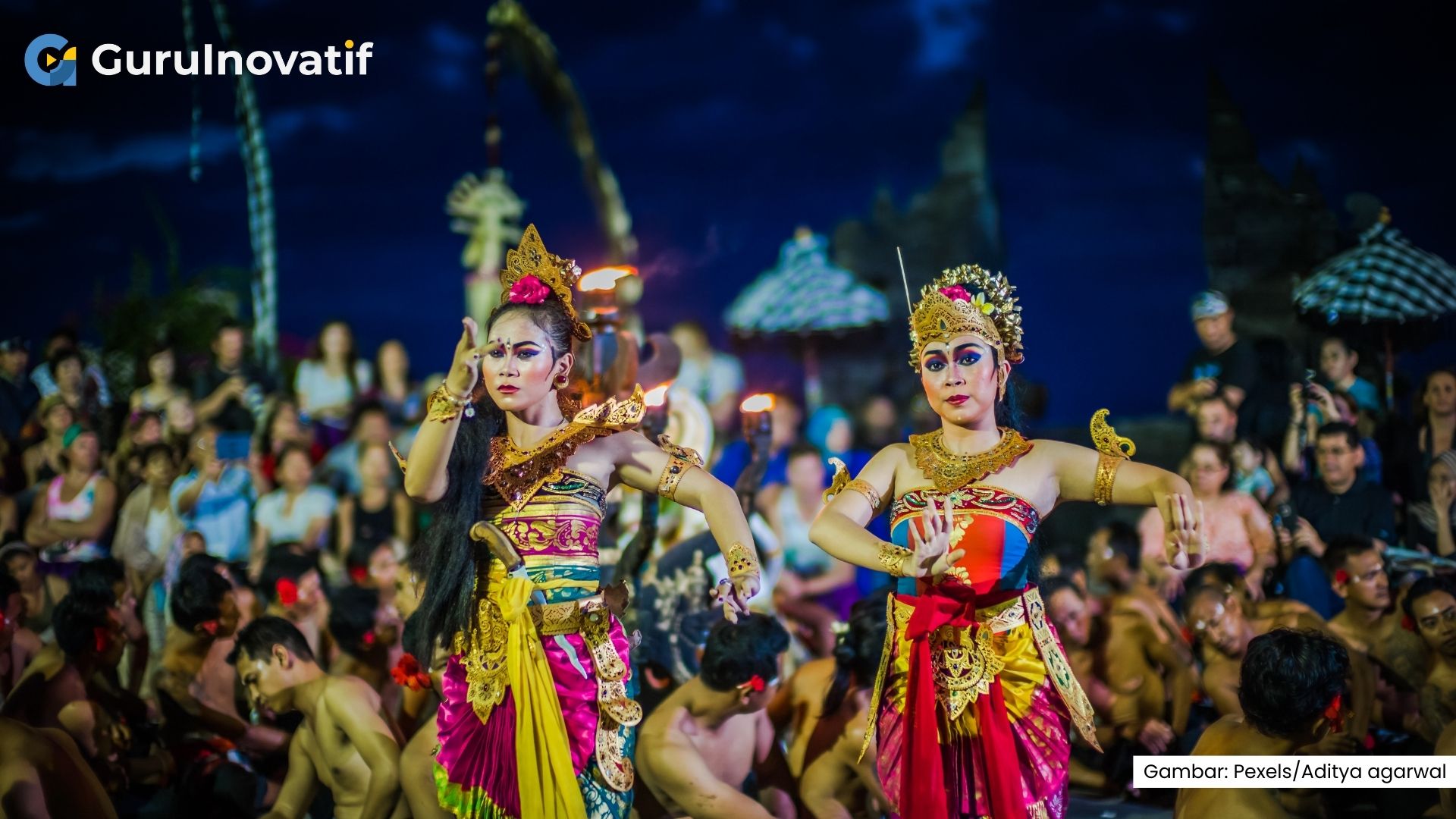 kegiatan budaya dan komunitas lokal Indonesia dengan masyarakat berkumpul dalam acara tradisional