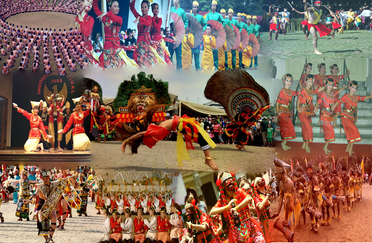 Sekelompok pemuda mengenakan pakaian adat dalam festival komunitas budaya lokal
