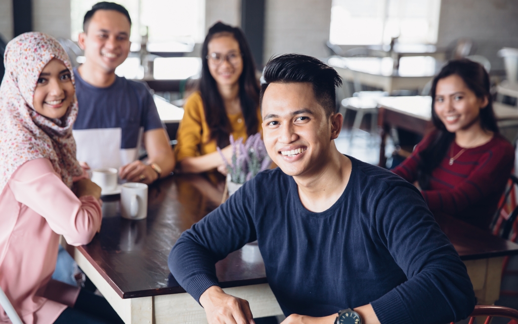 ilustrasi gaya hidup sehat dan produktif dengan olahraga dan kerja teratur