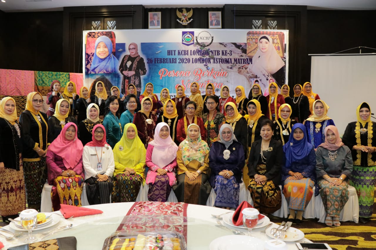 Komunitas lokal Indonesia sedang melestarikan budaya tradisional dan kreativitas anak bangsa