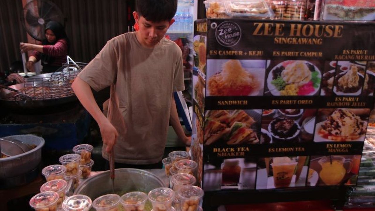 Kuliner dan UMKM lokal Indonesia dengan berbagai produk makanan tradisional dan modern