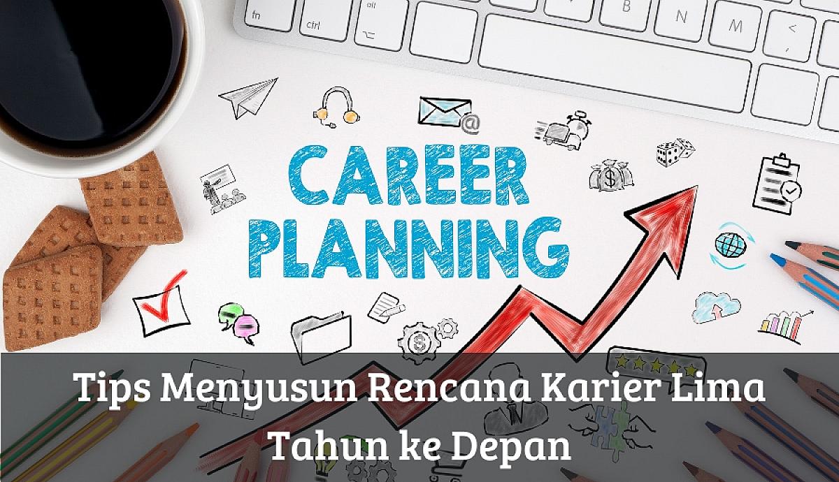 Tips Karir dan Pengembangan Diri Modern Ilustrasi seseorang meningkatkan karir dan pengembangan diri di era digital