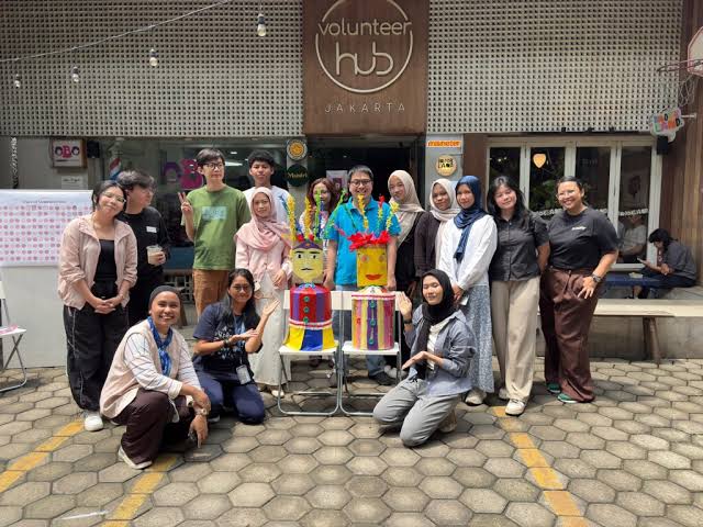 Komunitas lokal Indonesia sedang melakukan kegiatan budaya kreatif untuk melestarikan tradisi daerah tahun 2025.