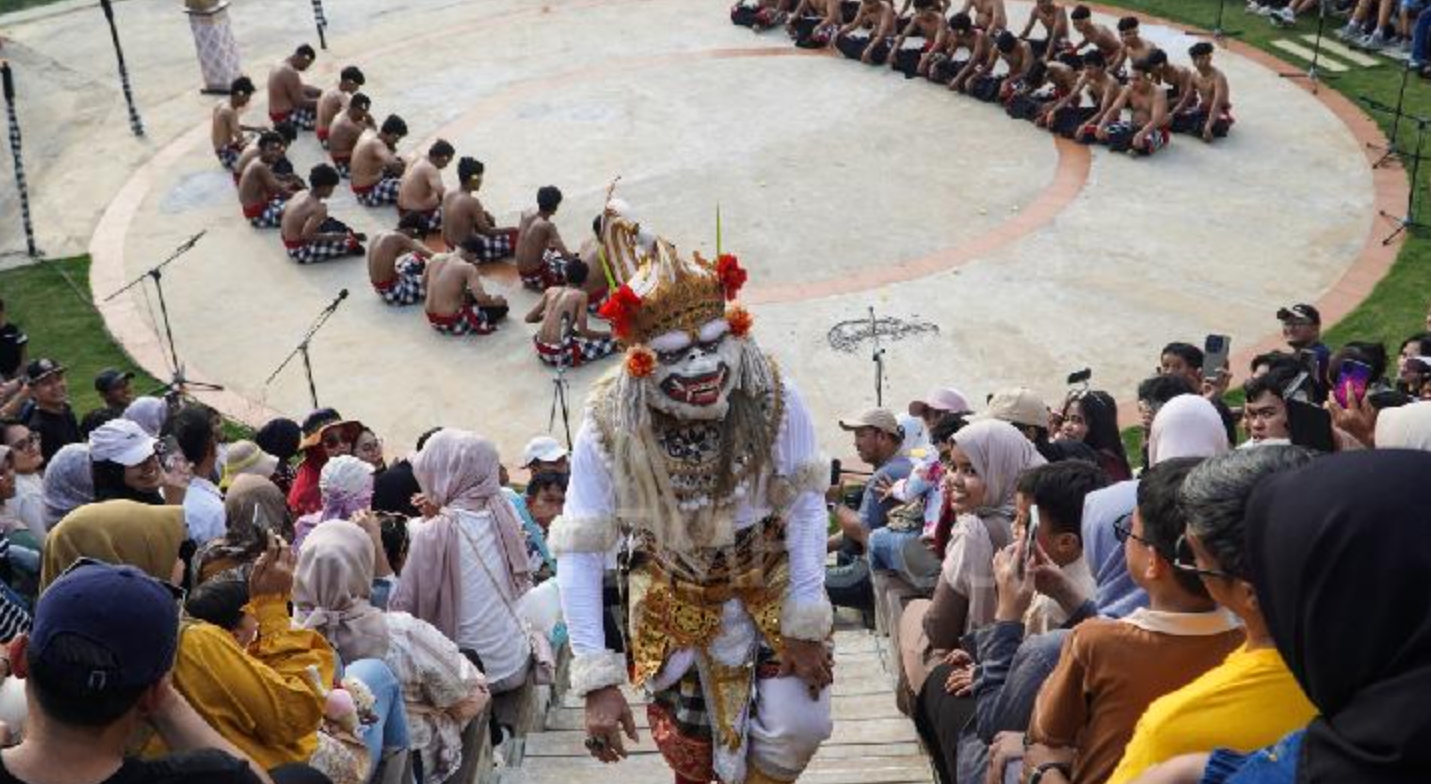 Tempat Hiburan Lokal Modern Indonesia Tahun 2025 Suasana tempat hiburan lokal modern di Indonesia tahun 2025 dengan konsep estetik dan ramai pengunjung