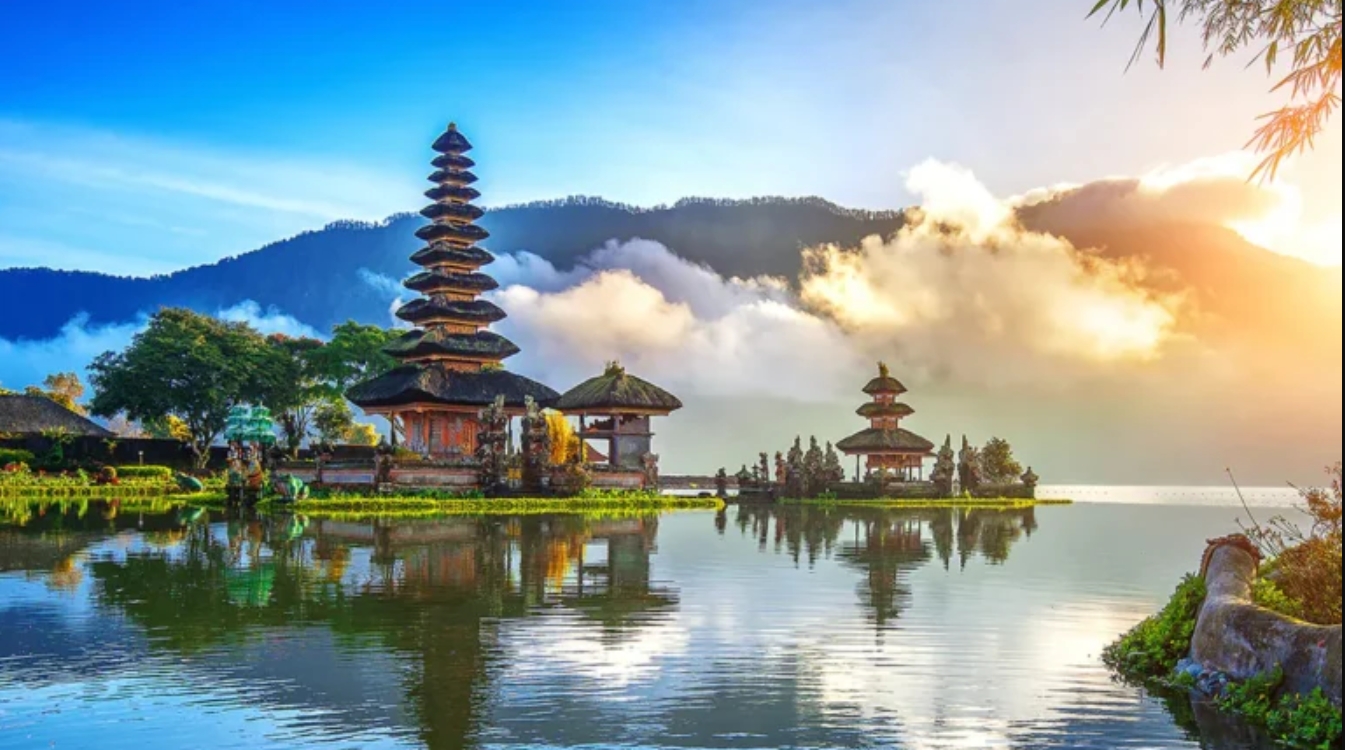 Tempat hiburan lokal 2025 dengan taman modern, wisata alam, dan destinasi keluarga di Indonesia.