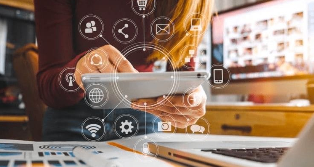 Karir dan Pengembangan Diri di Era Digital Karir dan pengembangan diri untuk menghadapi dunia kerja di era digital
