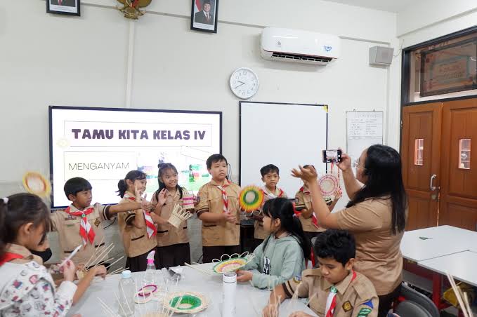 Karya Anak Bangsa dan Kreativitas Lokal Indonesia Karya anak bangsa yang menampilkan kreativitas dan budaya lokal Indonesia