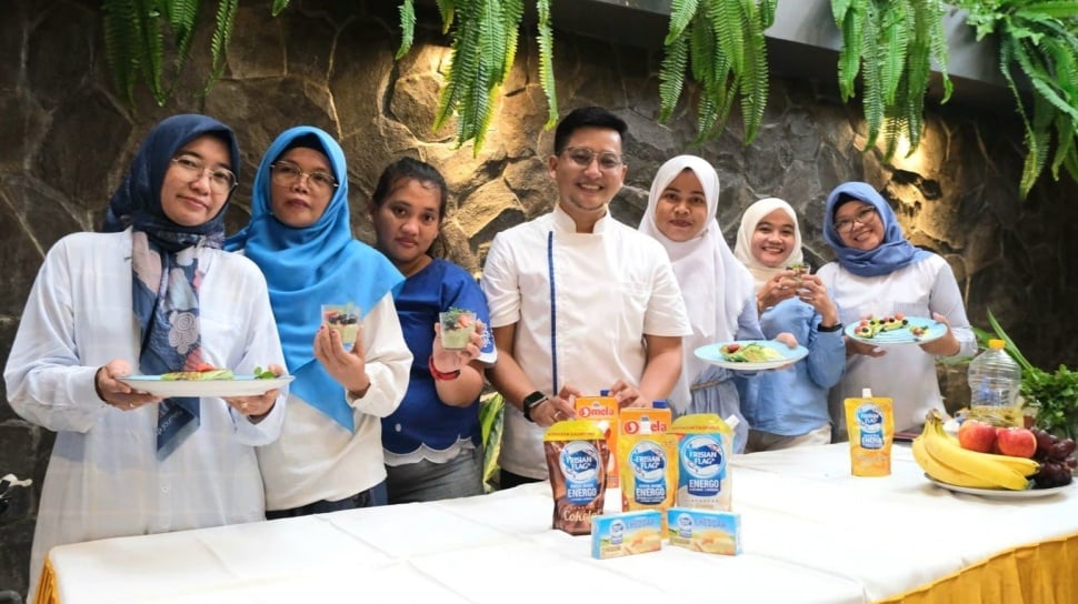 UMKM kuliner lokal menyajikan makanan khas Indonesia dengan pelayanan ramah di kedai modern