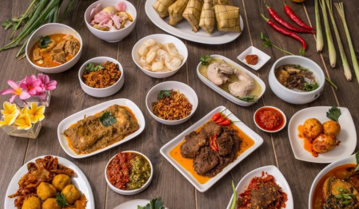 UMKM Kuliner Lokal dan Strategi Bisnis Makanan UMKM kuliner lokal mengembangkan produk makanan dengan kemasan menarik