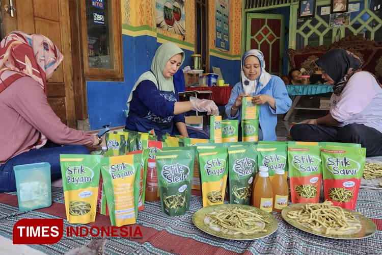 Kuliner UMKM Lokal Indonesia yang Kreatif Kuliner UMKM lokal Indonesia dengan beragam makanan khas dan produk usaha masyarakat
